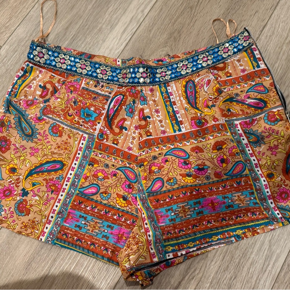 New Angie Shorts Womens Sz Large Rust Pink Aqua Paisley Decorative Waistband